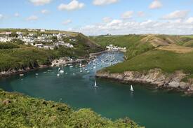 Solva Cabin | Y Bwthyn Bach Gwyn: Cosy retreat with log burner