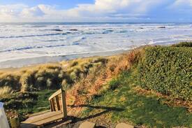 Lincoln City House | Marbella - Ocean Front Hm Overlooking Miles of Sandy Beaches & the Pacific Ocean