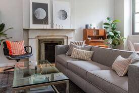 Cobble Hill Apartment | Sunny Apt in Historic Cobble Hill Brownstone