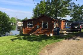 Gladwin House | Log Cabin with 70 ft of frontage on Pratt Lake