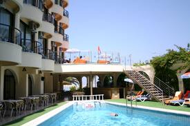 Kusadasi City Centre Apartment | bayrama özel 2 kişi oda kahvaltı ve aksam yemeği