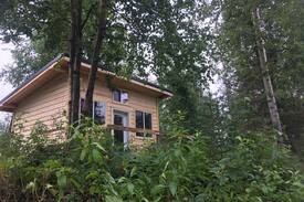 Susitna North Cabin | Talkeetna Cabins at Montana Creek / Chum Cabin