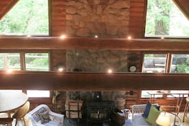 Batavia House | Cozy Log Cabin in the woods