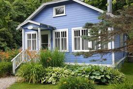 Lakeside Cabin | Pebble Path Cottage - Less than a block to beach!
