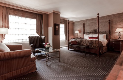 Near North Side Hotel | The Whitehall Hotel