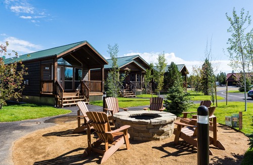 West Yellowstone Hotel | Explorer Cabins at Yellowstone