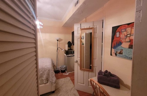 Bloomingdale House | Cozy Bedroom in Bloomindale D.C.