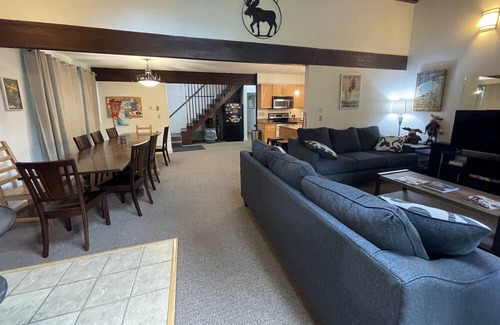 Killington Ski Chalet | Killington Chalet - Ideal Location, Hot Tub, Commercial Boot/Glove Dryer