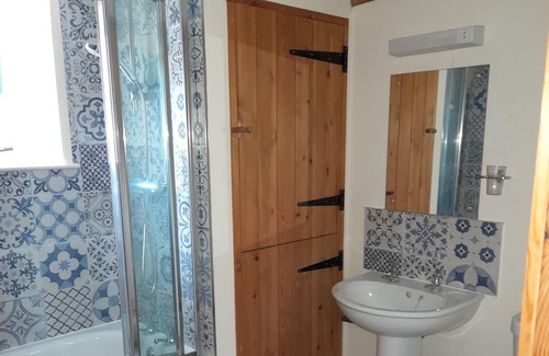 Chediston House | Gorgeous 2 bedroom Barn, Pet friendly, close to Halesworth