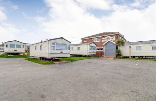 Bacton House | 4 bedroom accommodation in Bacton-on-Sea