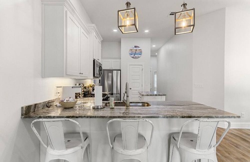 Bay Point Vista Cottage | Blue Ono Cottage w Hot Tub Near the Beach, 3 bedrms, 2 bathrms, Parking On Site