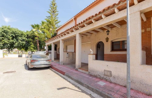 Torredembarra House | Wonderful villa for 7 people with pool, WIFI, TV and patio