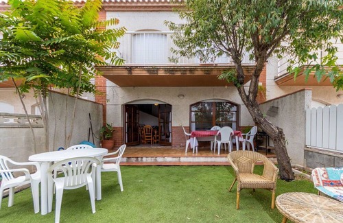 Torredembarra House | Wonderful villa for 7 people with pool, WIFI, TV and patio