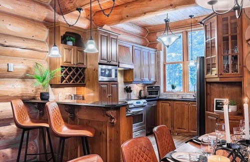 Fiddler Lake Resort House | Fiddler Lake Resort Chalet: Private Jacuzzi &Sauna