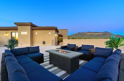 East Mesa House | Enchantment - 7BR Luxury Estate in Mesa surrounded by Panoramic Mountain Views!
