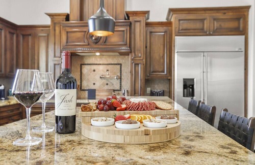 East Mesa House | Enchantment - 7BR Luxury Estate in Mesa surrounded by Panoramic Mountain Views!