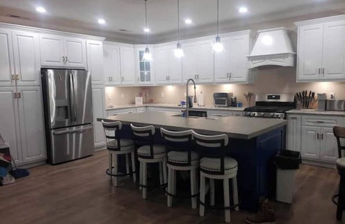 Jasper House | Spacious lake estate 7BR 5-1/2 baths, rec room , jacuzzi IMAX theater and Dolby