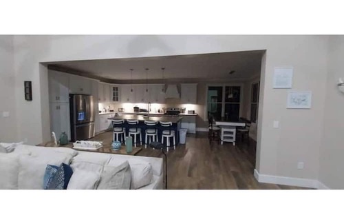 Jasper House | Spacious lake estate 7BR 5-1/2 baths, rec room , jacuzzi IMAX theater and Dolby