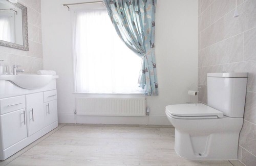 Chester Apartment | Stunning Riverside Apartment with views, central city,free parking, garden