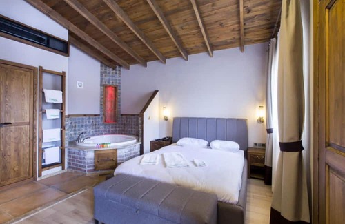 Orhangazi House | Luxurious Suits with Private Pool and Jacuzzi