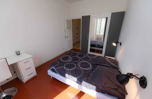 Les Grands Carmes Apartment | Le Mima: Spacious apartment near the Panier/Old Port