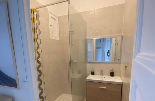 Les Grands Carmes Apartment | Le Mima: Spacious apartment near the Panier/Old Port