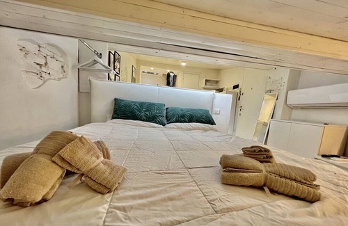 Bergamo Apartment | Attic Apartment "Piccolo Rifugio Bergamo" with Shared Terrace & Wi-Fi
