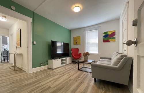 Port Chester Apartment | Entire 2 Bed-room Roomy Apartment ~ 1 min to Train for NYC