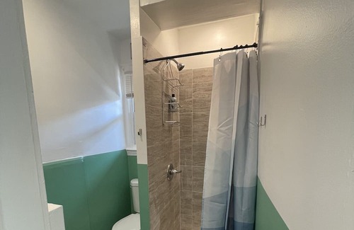Port Chester Apartment | Entire 2 Bed-room Roomy Apartment ~ 1 min to Train for NYC