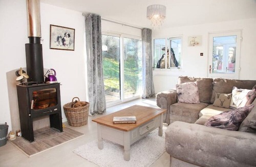 Westleigh House | Wood Lodge. Private retreat great outdoor space, right on the Tarka Trail.