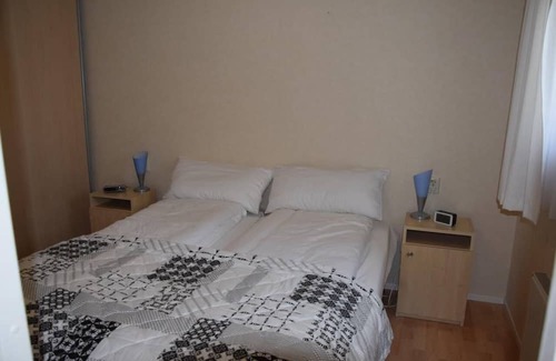 Nieuwvliet Ski Chalet | Cozy chalet near the beach, air-conditioned, WLAN