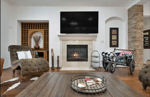 Panther Creek House | Houston Tranquil Lakefront living & Tropical Pool