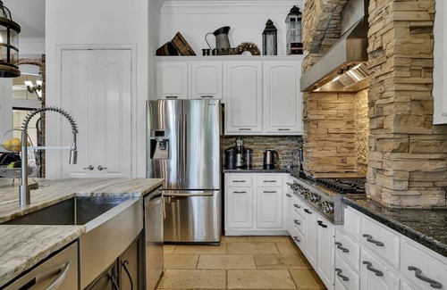 Panther Creek House | Houston Tranquil Lakefront living & Tropical Pool