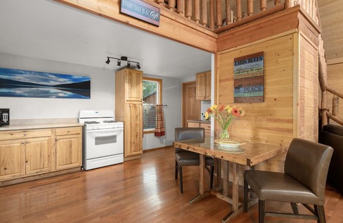 East Glacier Park Cabin | Summit Mountain Lodge and Steakhouse
