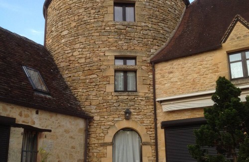 Sarlat-la-Caneda House | In the heart of the tourist sites MANOIR SWIMMING POOL 6 Ch-6 sb, WIFI + HOUSEHOLD INCLUDED