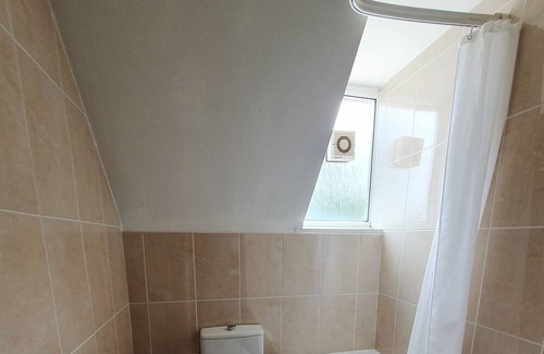 Marston Green House | NewtoVrbo: Double Room @ Royal Square Hotel Birmingham Airport & NEC w/ Parking