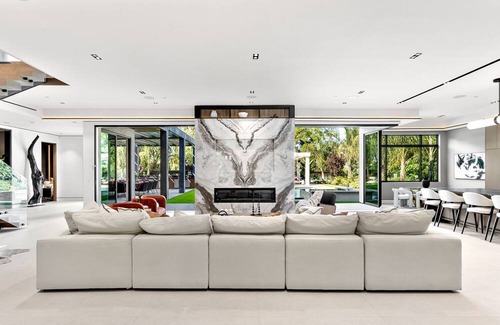 Tarzana Villa | Amazing 5 bedrooms Villa with large swimming pool