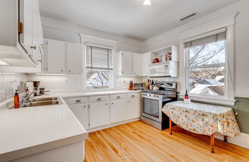Summit - University House | MINNESTAY * The Fitzgerald * Cathedral Hill | Historic Home | Themed Rooms