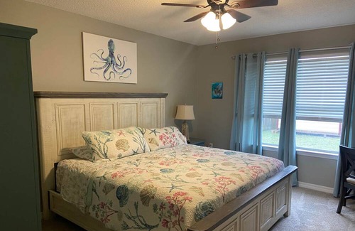 Navarre House | Sea Largo, Newly Decorated | 5 Min. to Beach | Comfortable Beds | Quiet Neighborhood | Clean
