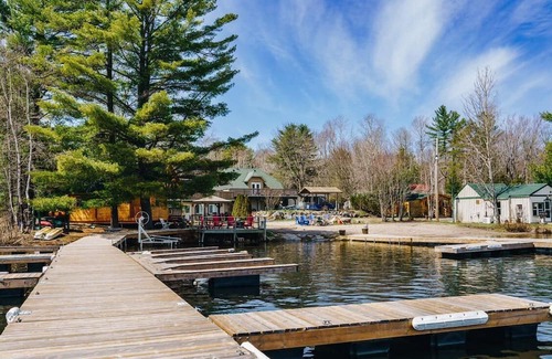 Seguin Cabin | This cottage is a 2 bedroom(s), 1 bathrooms, located in Parry Sound , on.
