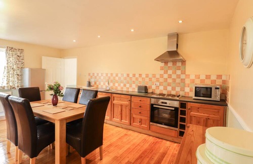 Palnackie Cottage | HEREFORD COTTAGE, pet friendly, with hot tub in Dalbeattie