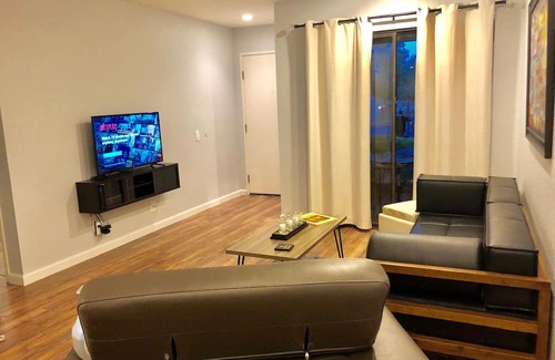 Palm Springs Condo | Minutes from downtown Palm Springs. 1 bedroom 1 bath upgraded condo. 5 pools