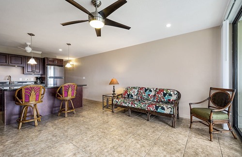 Historic Kailua Village Condo | Cozy Oceanview Unit w/AC & Shared Pool in the Heart of Kona Town: Kalanikai 306