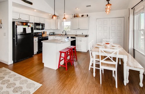 Rodanthe House | On Special - Charming cottage attractively decorated at the beach!