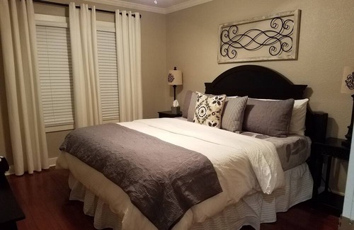 Fredericksburg House | 6 Blocks from Downtown Main Street- Great for Families & Girls Weekend