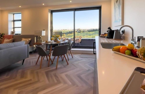 Broadstairs Apartment | Luxury Ocean North Foreland Golf View By Adliv