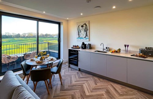 Broadstairs Apartment | Luxury Ocean North Foreland Golf View By Adliv