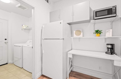 Irvine Industrial Complex-East Apartment | Private Entry Suite w Patio Bath Kitchenette