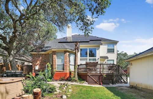 Stone Oak House | San Antonio Oasis Hot Tub & Pool Access 4 Bedroom Home