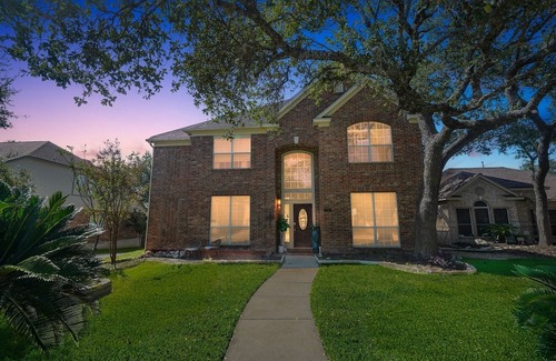 Stone Oak House | San Antonio Oasis Hot Tub & Pool Access 4 Bedroom Home
